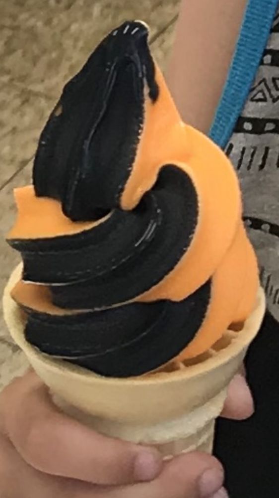 Miller's Drive In Logo