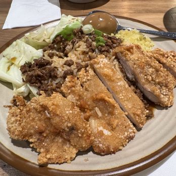 Honey D Cafe - Chicken Cutlet w/ Braised Pork Rice / 鸡排卤肉饭 - Taiwanese Near Me - Davis, California