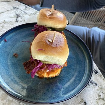Selvin’s Restaurant & Lounge - Sliders - New American Near Me - Thousand Oaks, California