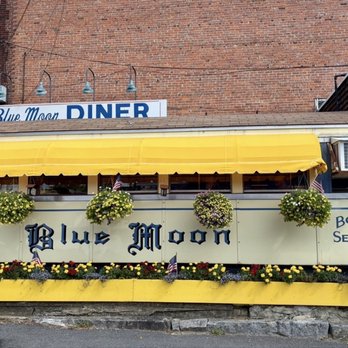 Blue Moon Diner - Bright and easy to find - Diners Near Me - Gardner, Massachusetts