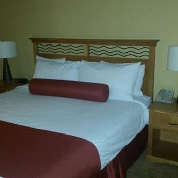 WorldMark Dolphin's Cove - bedroom with king. - Hotels Near Me - Anaheim, California WorldMark Dolphin's Cove - bedroom with king. - Hotels Near Me - Anaheim, California