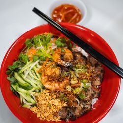 Saigon By Night Restaurant - Bún tôm thịt nướng