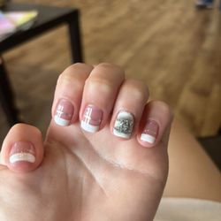 Center Nails