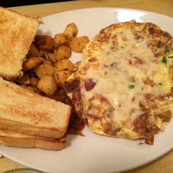The Senator - Farmers omelet - Breakfast & Brunch Near Me - Toronto, Ontario