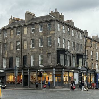 Pret A Manger - A prominent corner location. - Coffee & Tea Near Me - Edinburgh, EDH