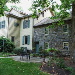 Inn At Glencairn - Enjoy the shade of our centuries old Sycamore tree.