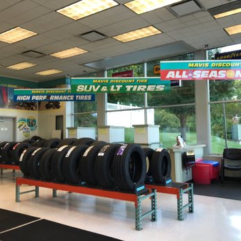 Mavis Discount Tire - Three sitting areas with desks - Tires Near Me - Pawling, New York