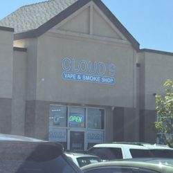 Cloud9 Vape & Smoke shop - Terrible business