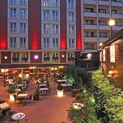 Venezia Restoran - Beautiful Garden Restaurant. Not so expensive and delicious Italian Pizzas.