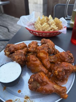 Pluckers Wing Bar by null