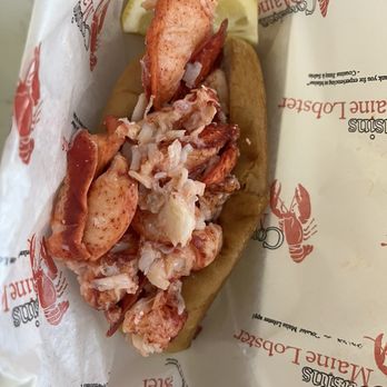Cousins Maine Lobster - Maine Roll has a Mayo based dressing!!! Yummy, and a generous portion!!!! - Food Trucks Near Me - Pompano Beach, Florida