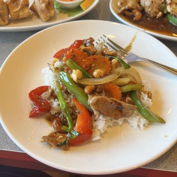 Lucky Thai Elephant - Thai Near Me - Newport, Oregon