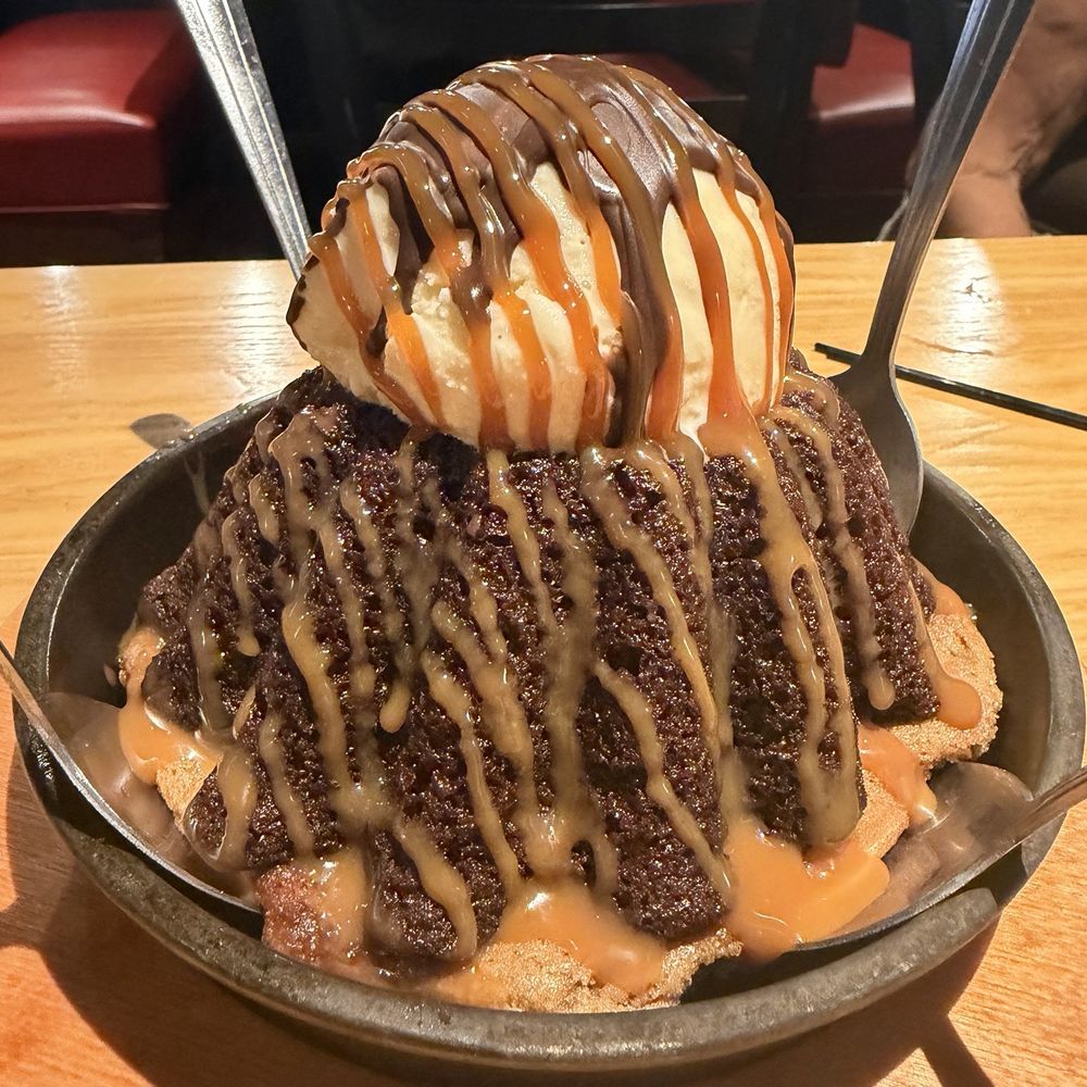 Chili's - Pizookie and Molten Lava Cake - American Near Me - Midvale, Utah Chili's - Pizookie and Molten Lava Cake - American Near Me - Midvale, Utah