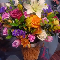 Dana Daniels Flowers & Gifts - Beautiful fresh flowers even had some buds. The vase was nice as well.