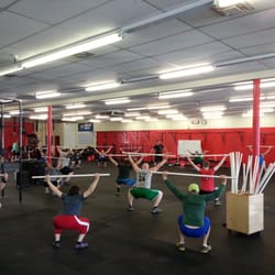 CrossFit Intensify - Mohawk - Afternoon class warming up together!