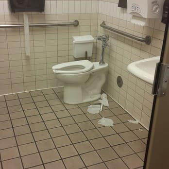 Publix - Dirty as always - Drugstores Near Me - Doral, Florida