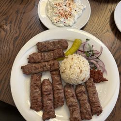 Sultanahmet Köftecisi München - Sultanahmet Klassik with a side of Taziki sauce