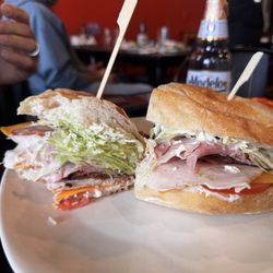 Oak Deli & Brewery - Club Sammy