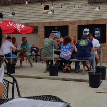 Redwood Inn Pizza - Outdoor eatting - Pizza Near Me - Fort Wayne, Indiana Redwood Inn Pizza - Outdoor eatting - Pizza Near Me - Fort Wayne, Indiana