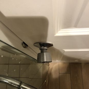 PB Surf Inn - You can't open the shower with the door closed???? - Hotels Near Me - San Diego, California PB Surf Inn - You can't open the shower with the door closed???? - Hotels Near Me - San Diego, California