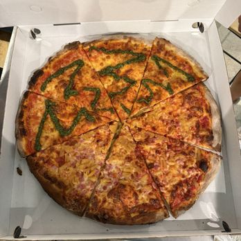 Golden Lizzard Pizza - Half Hawaiian half Vodka Pesto - Pizza Near Me - Miami, Florida Golden Lizzard Pizza - Half Hawaiian half Vodka Pesto - Pizza Near Me - Miami, Florida