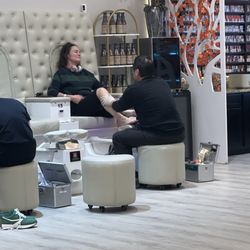 Happy Nails and Spa - The man who made me pay upfront