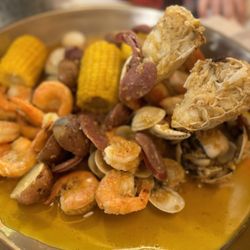 Storming Crab - Shrimp, clam, corn, sausage, crab legs