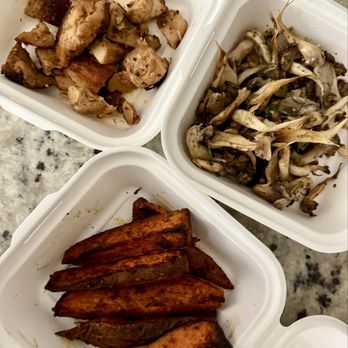 Naked Farmer - Chicken, Blue Oyster Mushrooms, Roasted Sweet Potatoes GF-V - New American Near Me - Charlotte, North Carolina Naked Farmer - Chicken, Blue Oyster Mushrooms, Roasted Sweet Potatoes GF-V - New American Near Me - Charlotte, North Carolina