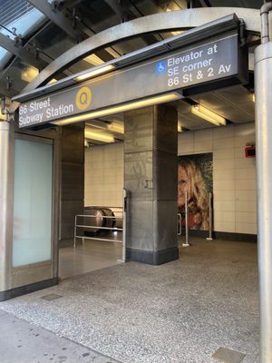 86 St by null