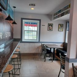 Highway Fried Chicken & Seafood - Clean eating area