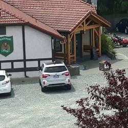 The Black Bear Pub Nanaimo - View of the parking lot from highway above.