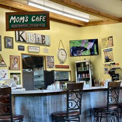 R Place Cafe - Cute little breakfast bar