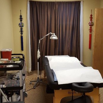 Smile Acupuncture - Treatment Room - Acupuncture Near Me - Renton, Washington