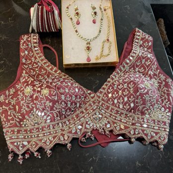 Divine Glo - Women's Clothing Near Me - Artesia, California