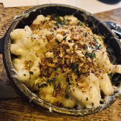 Man Bites Frog - Mac and Cheese (v) 4.95 (DELICIOUS!!!)