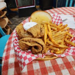 Dam Fish Shack - Walleye basket