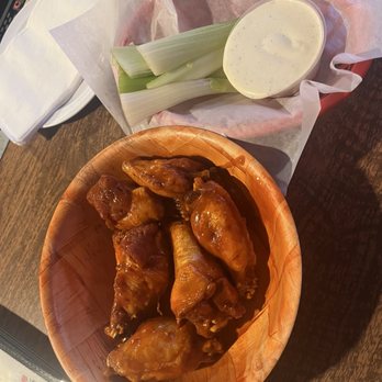The Thurman Cafe - 6 Wings - Bars Near Me - Columbus, Ohio