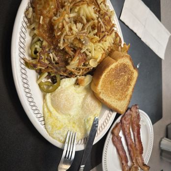 Waffle House - Cheesesteak Hash-brown Bowl with tomato, jalapeño, and mushrooms with a side eggs and bacon. - Breakfast & Brunch Near Me - Orlando, Florida Waffle House - Cheesesteak Hash-brown Bowl with tomato, jalapeño, and mushrooms with a side eggs and bacon. - Breakfast & Brunch Near Me - Orlando, Florida
