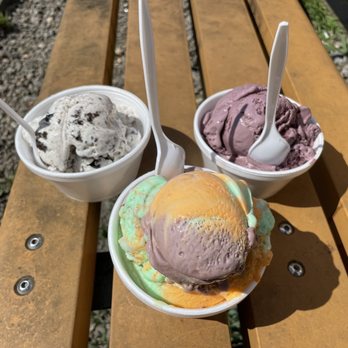 Durham Dari Serve - Cookies & Cream, Black Raspberry, and Rainbow Sherbert - Ice Cream & Frozen Yogurt Near Me - Durham, Connecticut