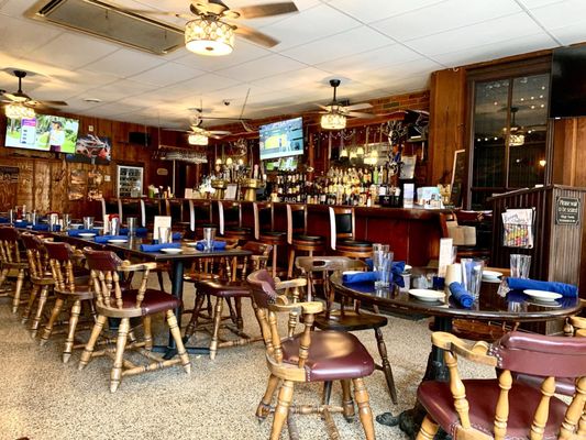 Village Tavern Restaurant & Inn by null