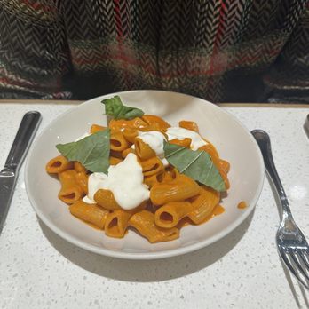 La Pecora Bianca UES - Vodka pasta - Italian Near Me - New York, New York La Pecora Bianca UES - Vodka pasta - Italian Near Me - New York, New York