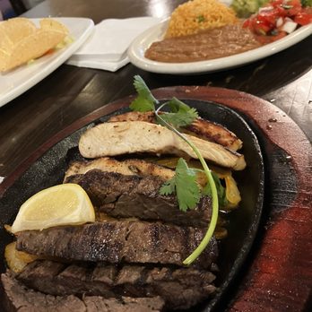 Hacienda Mis Padres Mexican Grill - Lunch portion mixed fajitas - Mexican Near Me - Conroe, Texas Hacienda Mis Padres Mexican Grill - Lunch portion mixed fajitas - Mexican Near Me - Conroe, Texas