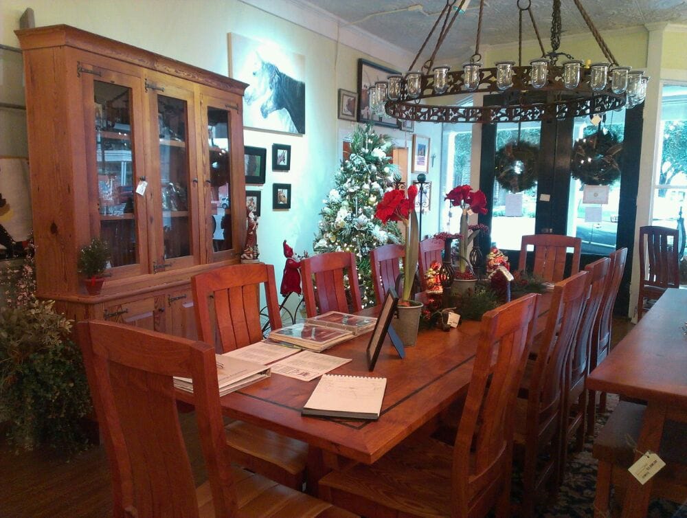 TEXANA FURNITURE Updated September 2024 104 N Courthouse Sq, Goliad