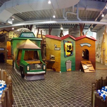 Höffner - Spielhäuser im Kinder-Paradies - Furniture Stores Near Me - Hamburg, HH