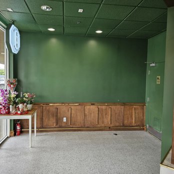 Hechalou - Waiting area near the restroom. 5/18/2024 - Bubble Tea Near Me - Lakewood, California Hechalou - Waiting area near the restroom. 5/18/2024 - Bubble Tea Near Me - Lakewood, California