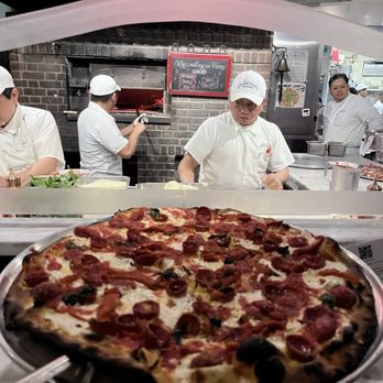 Juliana's - Pepperoni,red peppers,garlic - Pizza Near Me - Brooklyn, New York Juliana's - Pepperoni,red peppers,garlic - Pizza Near Me - Brooklyn, New York