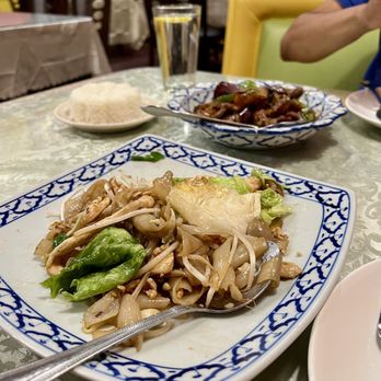 Elephant Cafe - Kai Kua Noodles with Chicken - Thai Near Me - Lake Forest, California