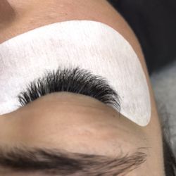 A Lash Above Studio - Volume lashes 2hrs