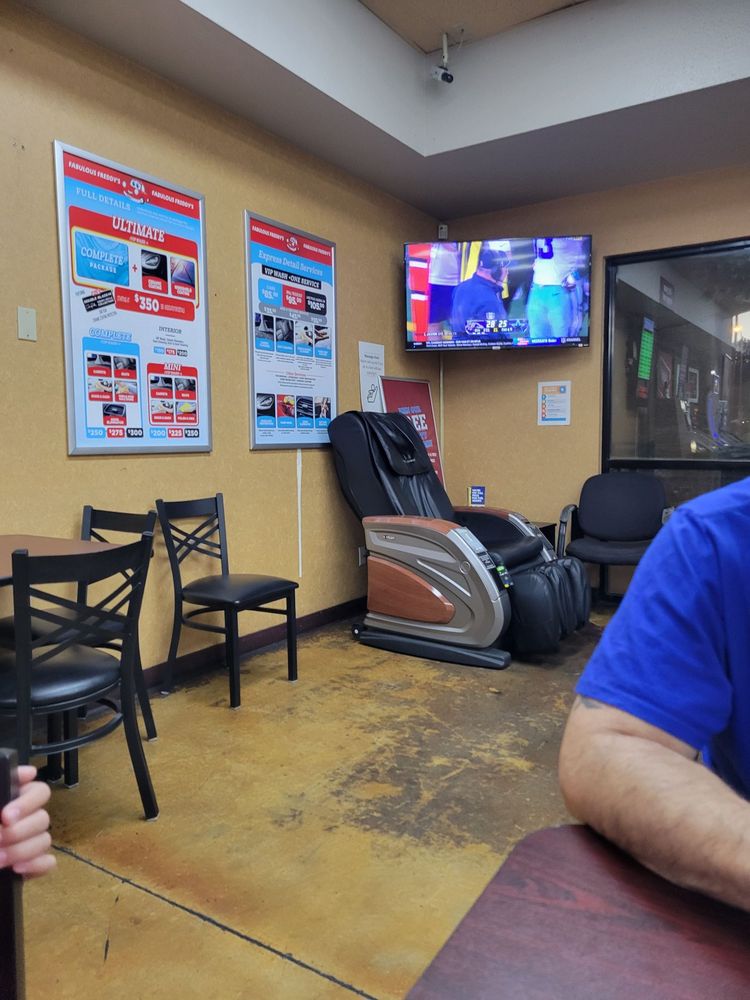 Ike’s Love & Sandwiches