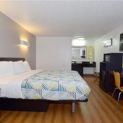 Motel 6 Hamburg #4793 - 1 Kind Bed